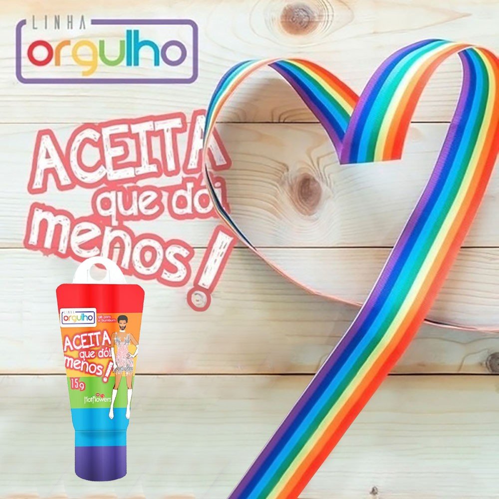 Gel para Sexo Anal Aceita que D�i Menos 15ml, mostrado com fita arco-�ris formando um cora��o em fundo de madeira, com a frase ACEITA QUE D�I MENOS