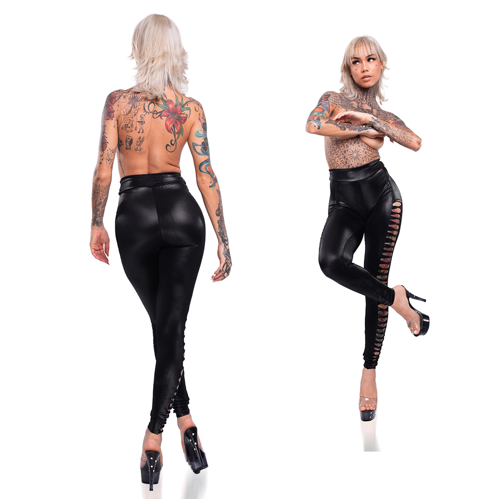 Cal�a Sensual Sexy em Cirre com Tiras na Lateral Preta, vista traseira e lateral da modelo, destacando as tiras