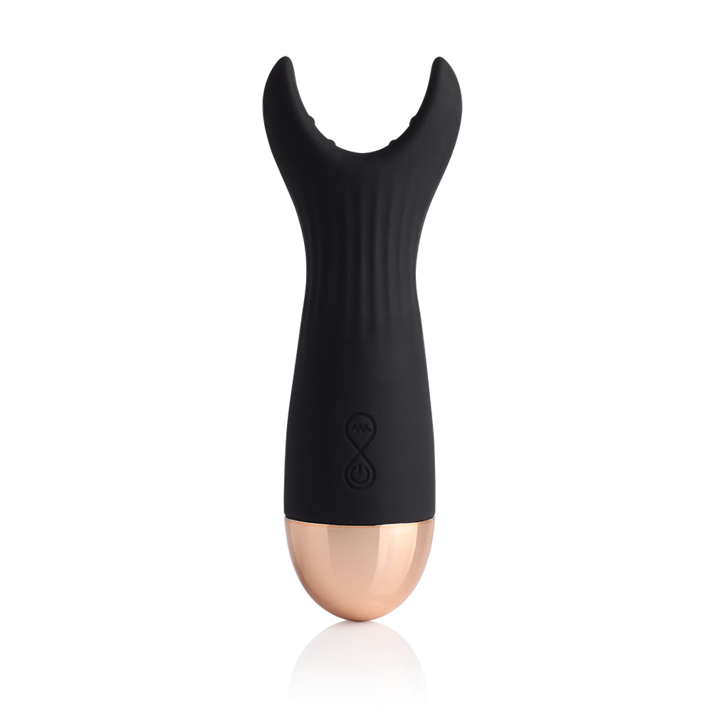 Vibrador Masculino Recarreg�vel com 10 Vibra��es em Silicone Men Preto, vista frontal do vibrador fora da caixa
