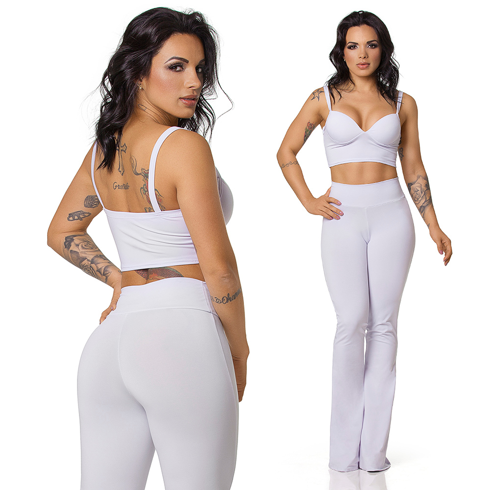 Conjunto Sensual Sexy com Cropped de Bojo e Cal�a Flare Branco - Vista traseira do conjunto.