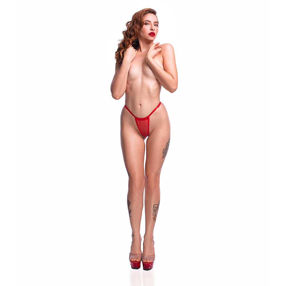 Calcinha String Fio Dental Sexy em Tule Estilo Cortininha Vermelha | Detalhe da lateral da calcinha, evidenciando as tiras finas e o acabamento delicado.
