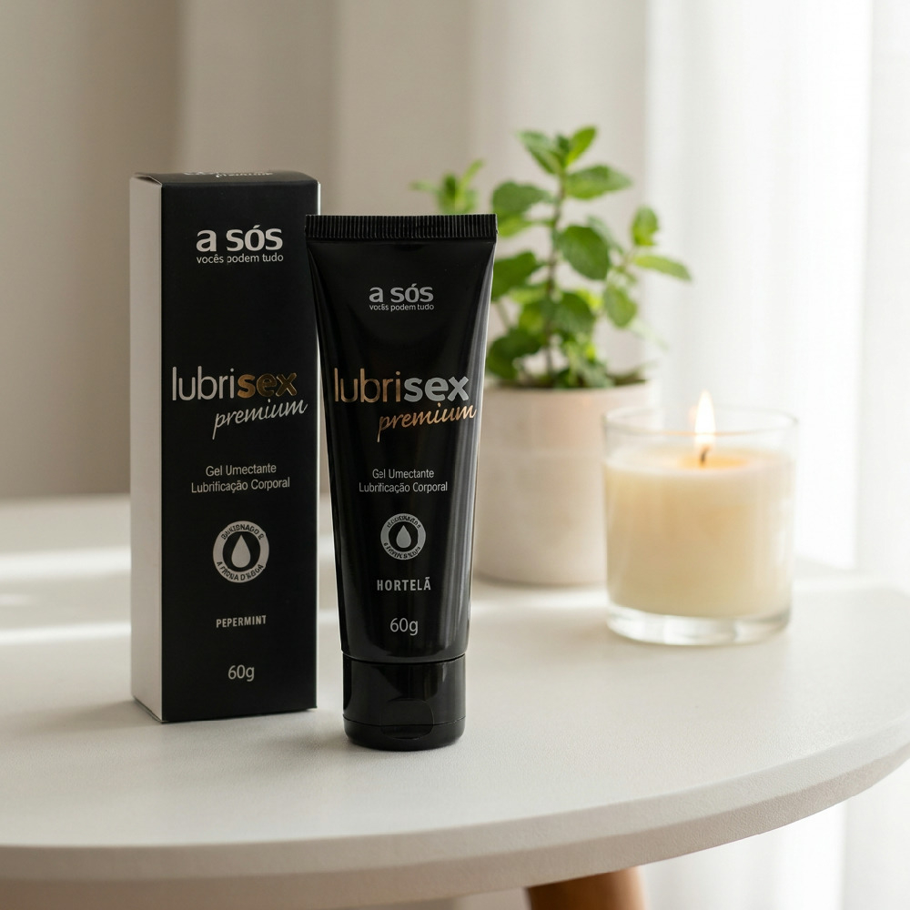 Lubrificante Siliconado Premium Lubrisex Hortel� 60g | Embalagem e frasco sobre mesa com vela e planta