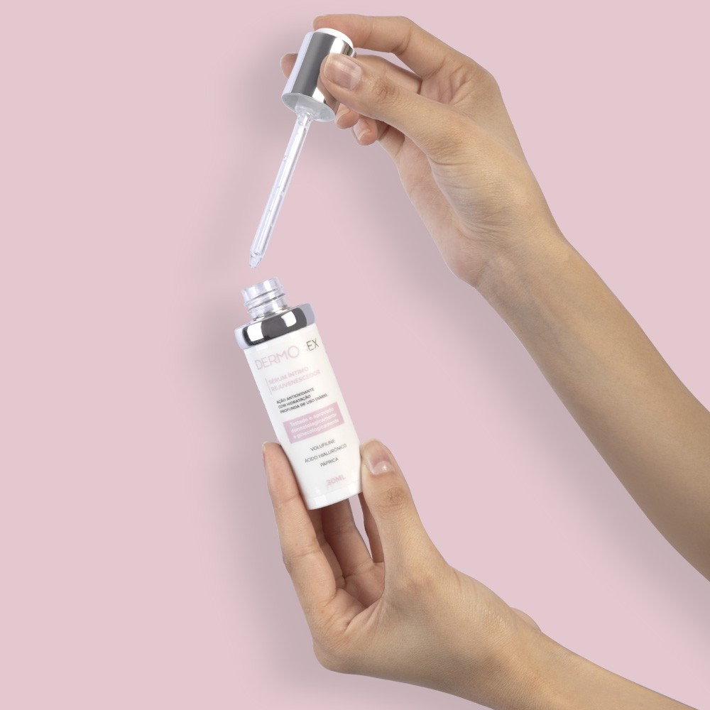 S�rum �ntimo Rejuvenescedor: Hidrata��o, Firmeza e Vitalidade da Regi�o P�lvica 30ml | Detalhe do S�rum �ntimo Rejuvenescedor sendo aplicado com conta-gotas