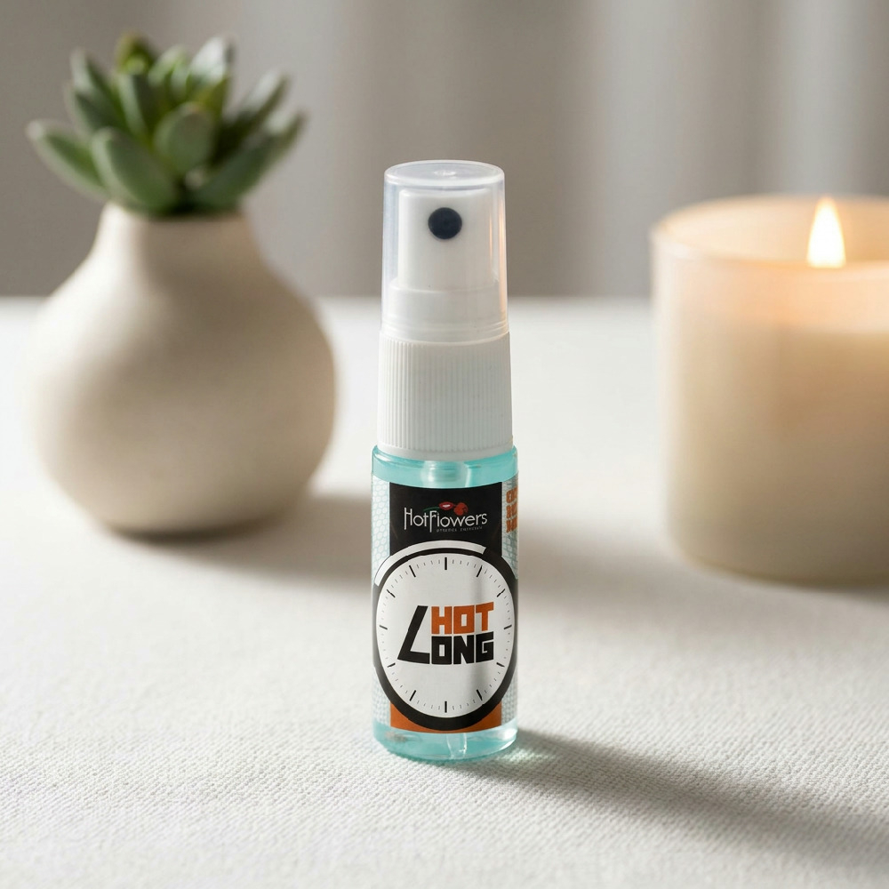Gel Retardante Masculino em Spray Hot Long 12g sobre mesa, com planta e vela ao fundo, demonstrando discri��o e ambiente �ntimo