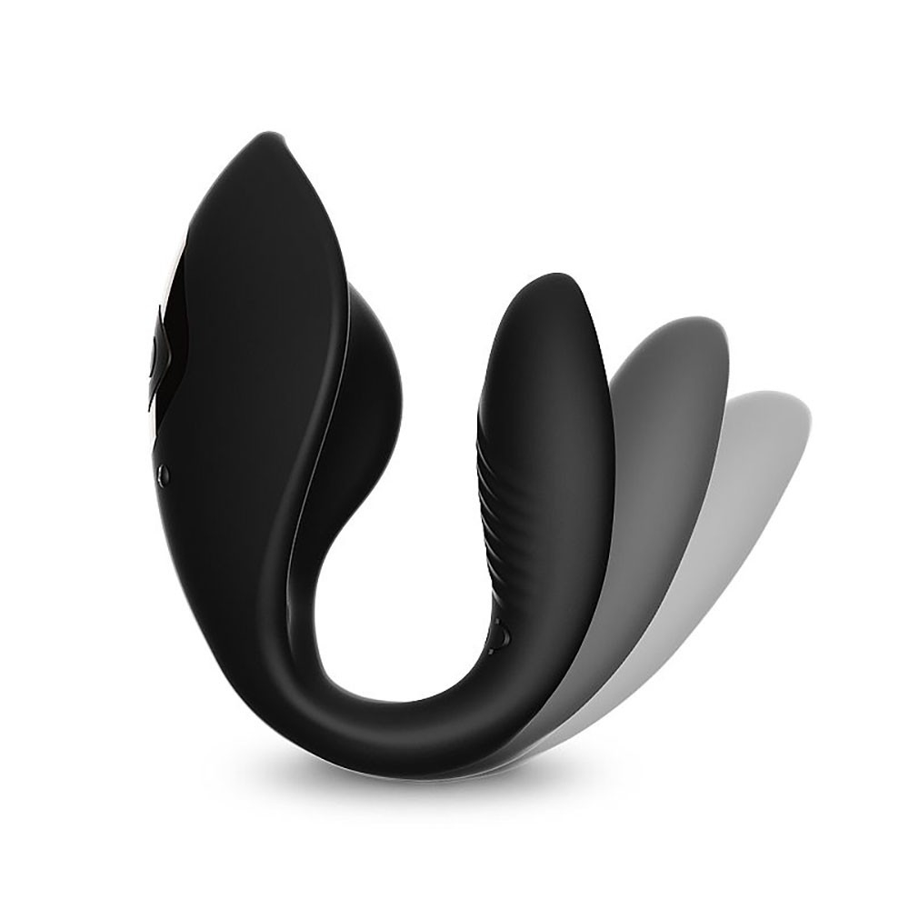 Vibrador para Casal em Silicone Recarreg�vel 7 Vibra��es Controle sem Fio Preto em ambiente aqu�tico.