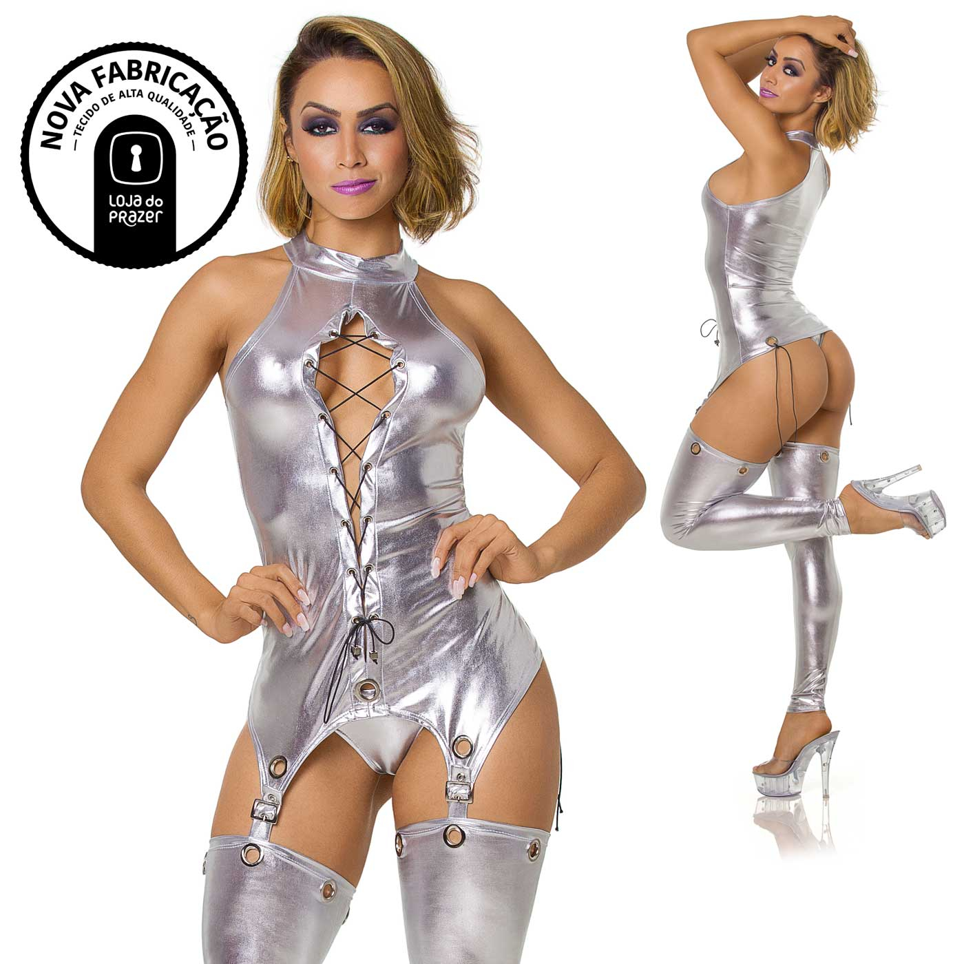Conjunto Sensual Warrior Prata em dupla exposi��o, mostrando a frente e lateral do look com as perneiras e ligas