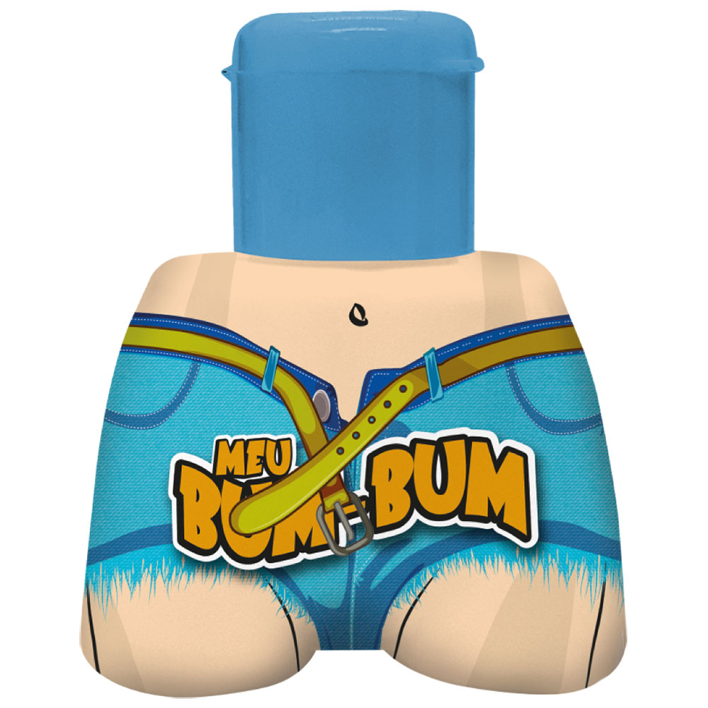 Detalhe do Beijo Grego do Kit Meu Bum Bum com frasco azul e estampa de cueca jeans