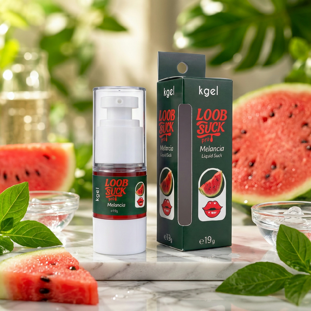Gel Vibrador L�quido Beij�vel LoobSuck Melancia, embalagem e frasco abertos, sobre superf�cie clara com fatias de melancia e folhas verdes ao redor, ambiente de luz natural, real�ando o frescor e o sabor do produto.