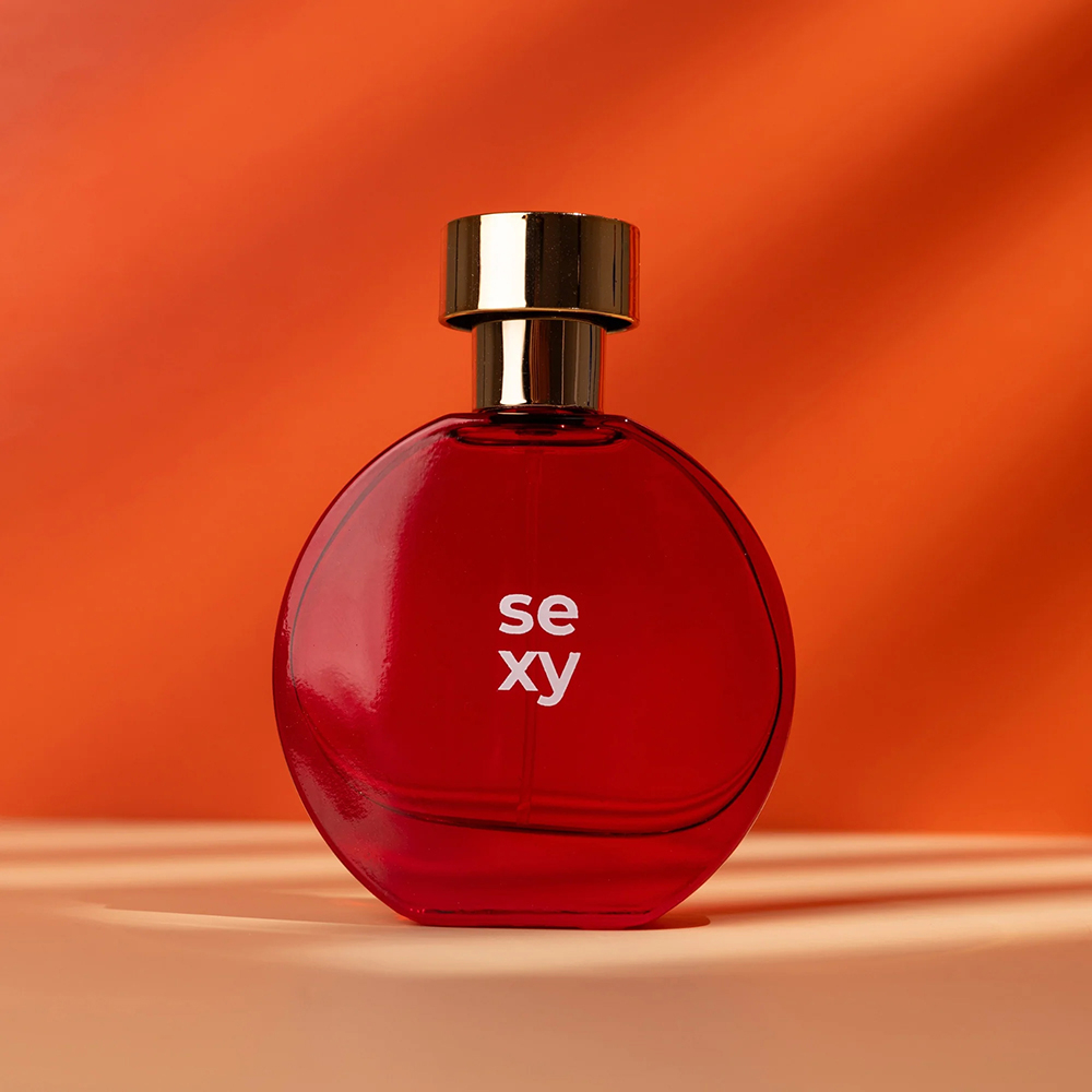Frasco redondo de perfume Olove Sexy na cor vermelha com tampa dourada, destacando a eleg�ncia e sensualidade do produto