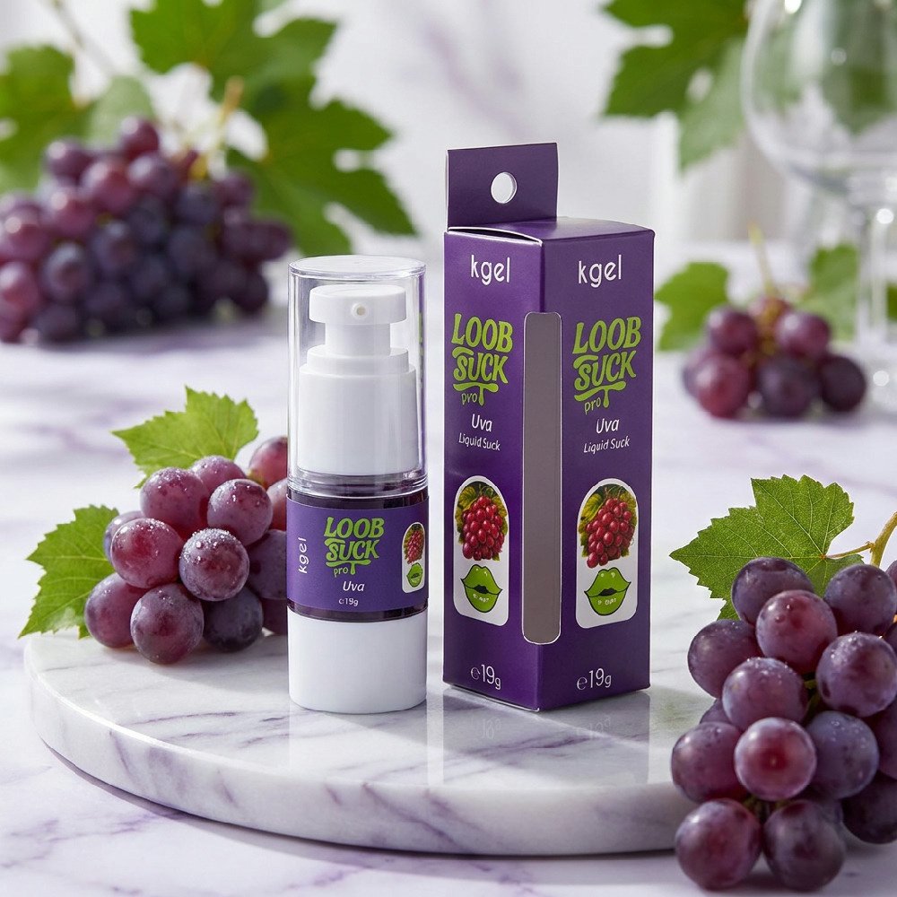 Gel Vibrador L�quido Beij�vel LoobSuck Aroma de Uva 19ml ao lado da embalagem com uvas frescas ao fundo