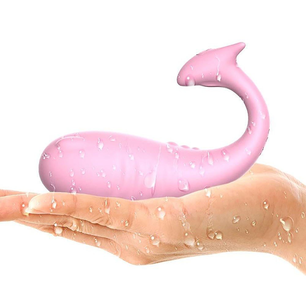Vibrador para Clit�ris em Silicone Recarreg�vel 8 Modos de Vibra��o Rosa em um fundo branco, ilustrando seu uso sob a �gua.