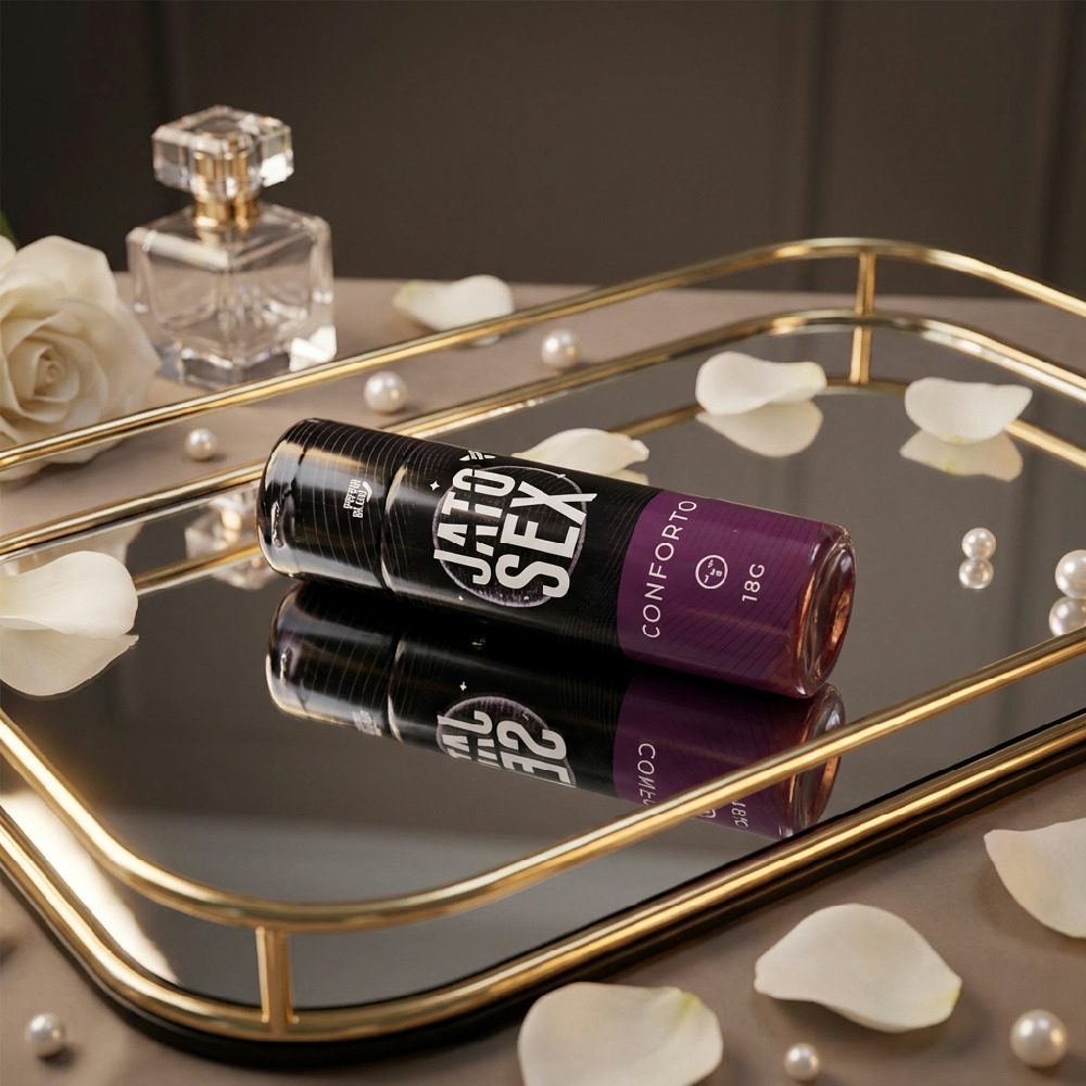 Gel Deslizante Comest�vel Conforto Jato Sex 18g em embalagem discreta refletindo sobre bandeja dourada, ao lado de p�rolas e p�talas