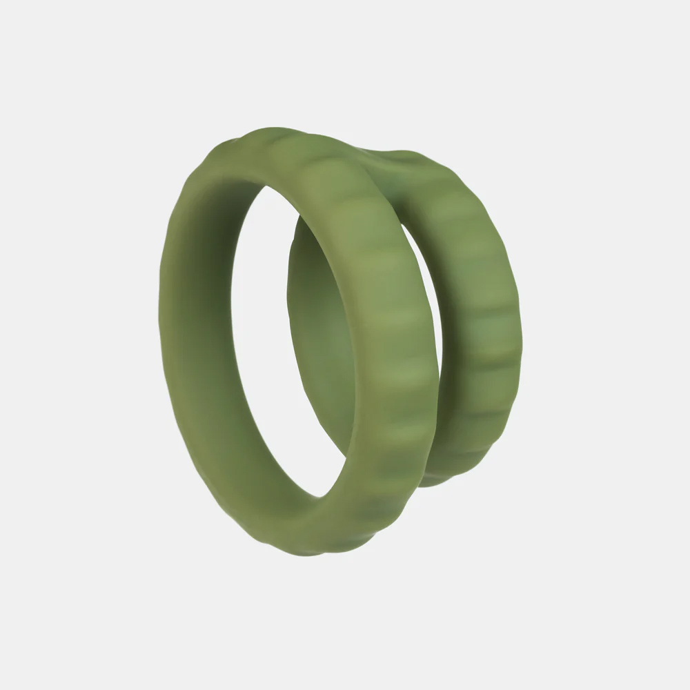 Anel Peniano e Escrotal Duo em Silicone Grosso para Ere��es Firmes e Prolongadas - Verde Militar em silicone verde militar, visto de lado