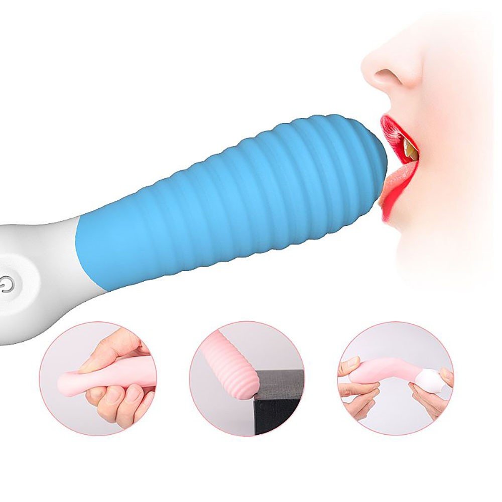 Vibrador Feminino em Silicone Mini-2 Azul sendo testado na boca e com demonstra��es de flexibilidade e suavidade