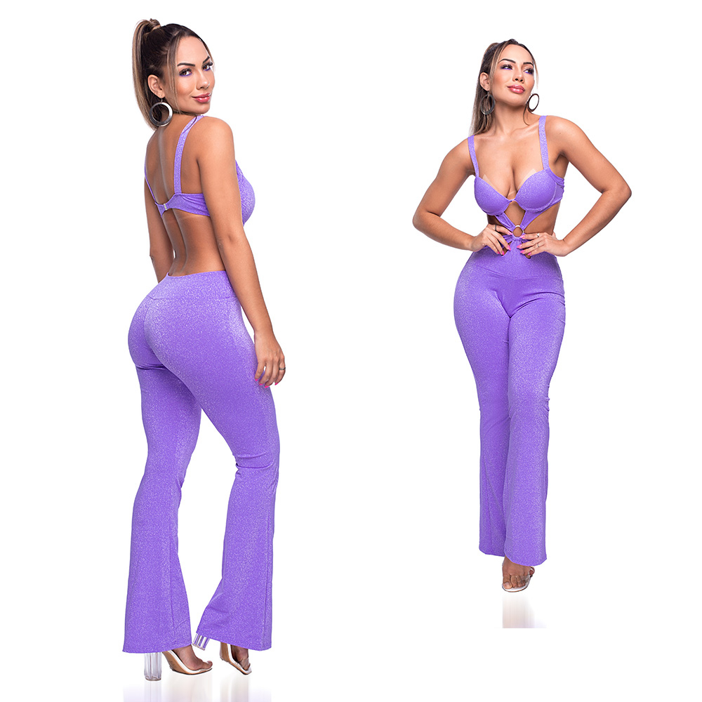 Macac�o Sensual Sexy em Lurex com Aro Bojo e Argola Lil�s - Vista traseira do macac�o em lurex, mostrando a modelagem que real�a o corpo e o decote nas costas