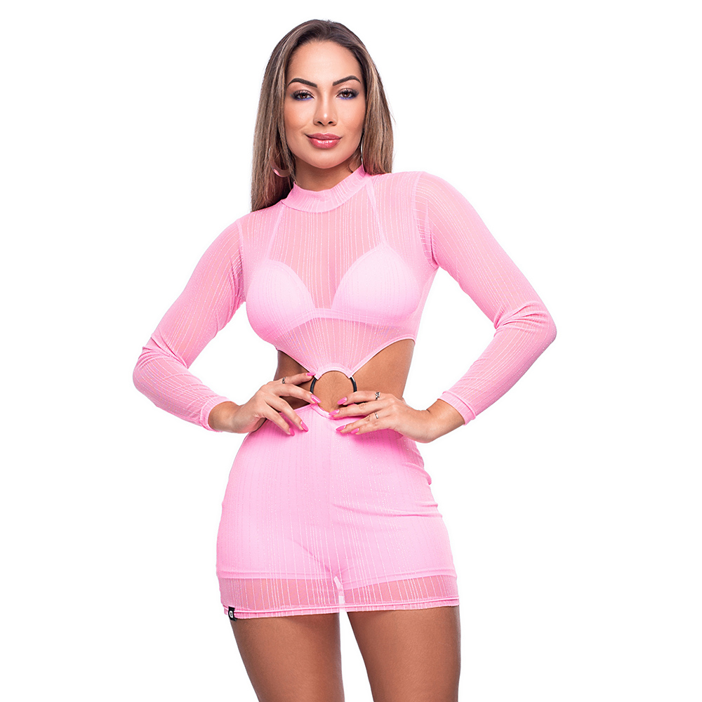 Vestido Sensual Sexy em Lurex Transparente Manga Comprida com Top Rosa, em vista frontal, de frente inteira com as maos na cintura