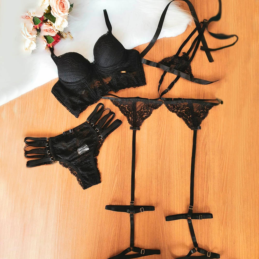 Conjunto Sensual Sexy Cropped em Renda Ana Preto | Cropped, calcinha fio dental e cinta liga abertos em vista superior