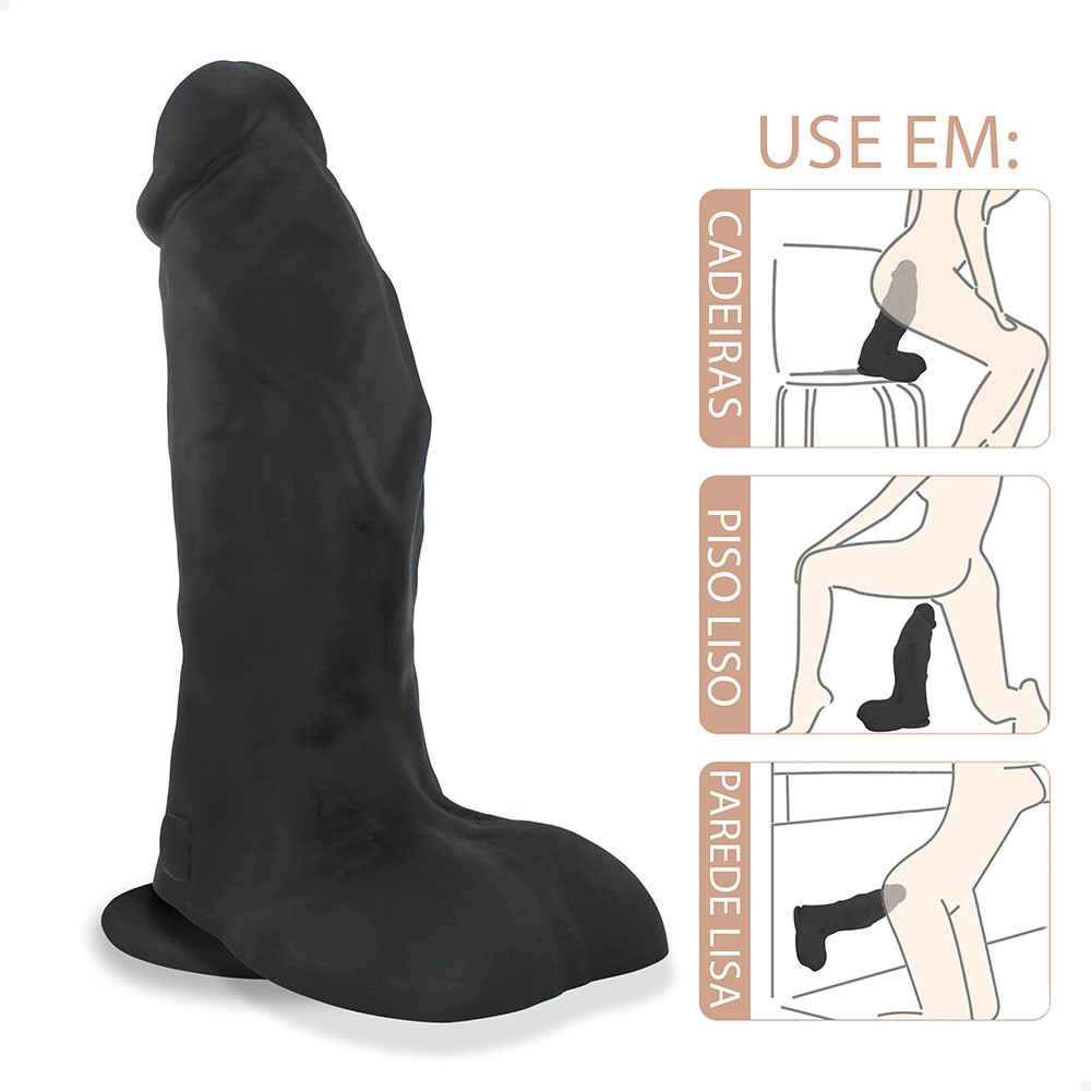 P�nis Gigante e Grosso Flex�vel com Escroto e Ventosa Coragem 27,5 x 7,8cm Preto - imagem da ventosa em uso, fixada em superf�cie lisa