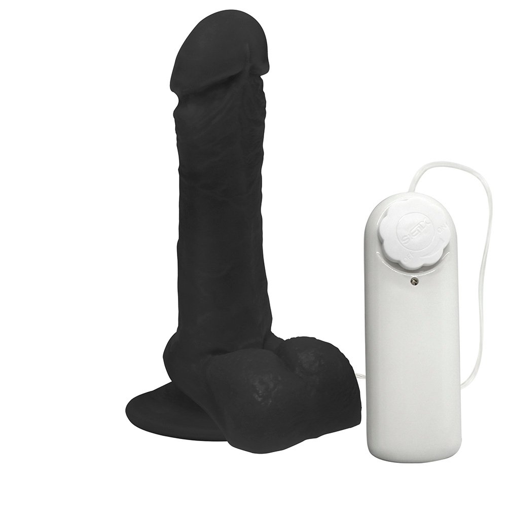Vista frontal do P�nis de Borracha Ares com escroto, vibrador e ventosa na cor preta, com o controle com fio ao lado.