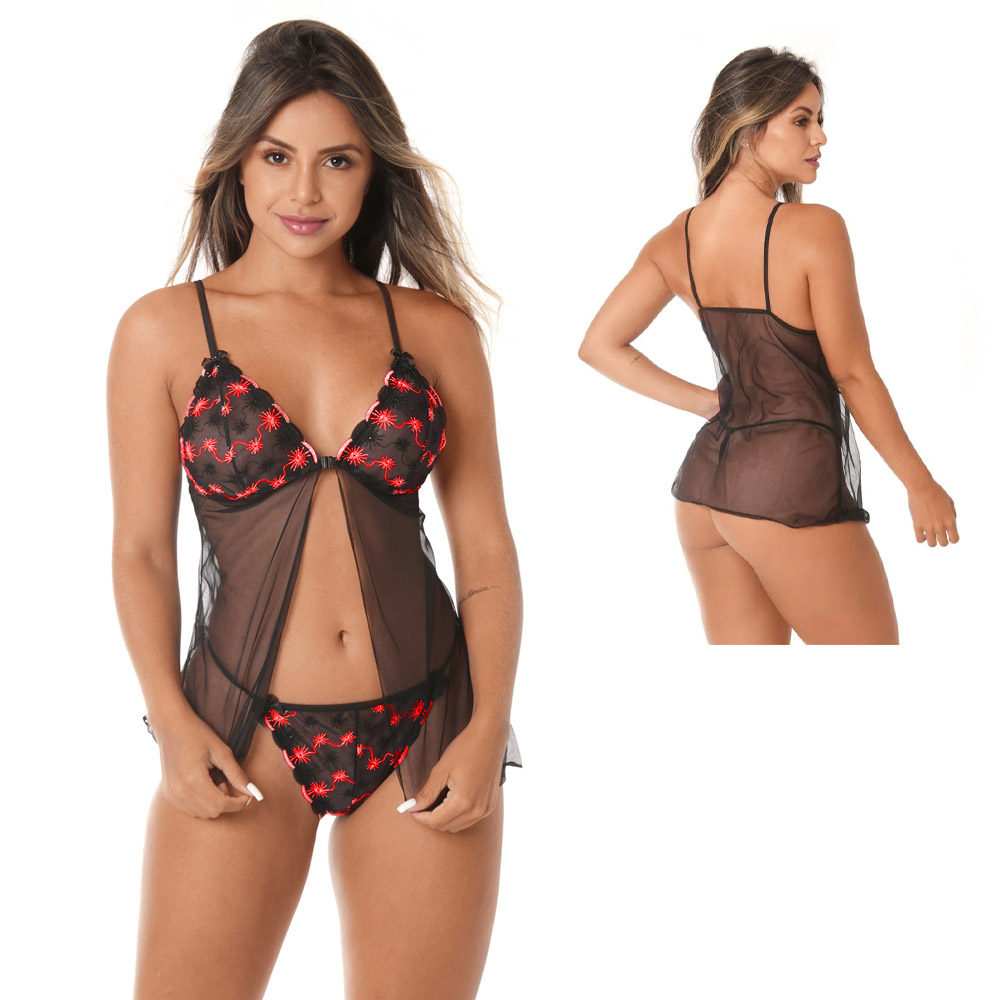 Baby Doll de tule preto com bordado imperial vermelho, modelo lateral revelando transpar�ncia e leveza