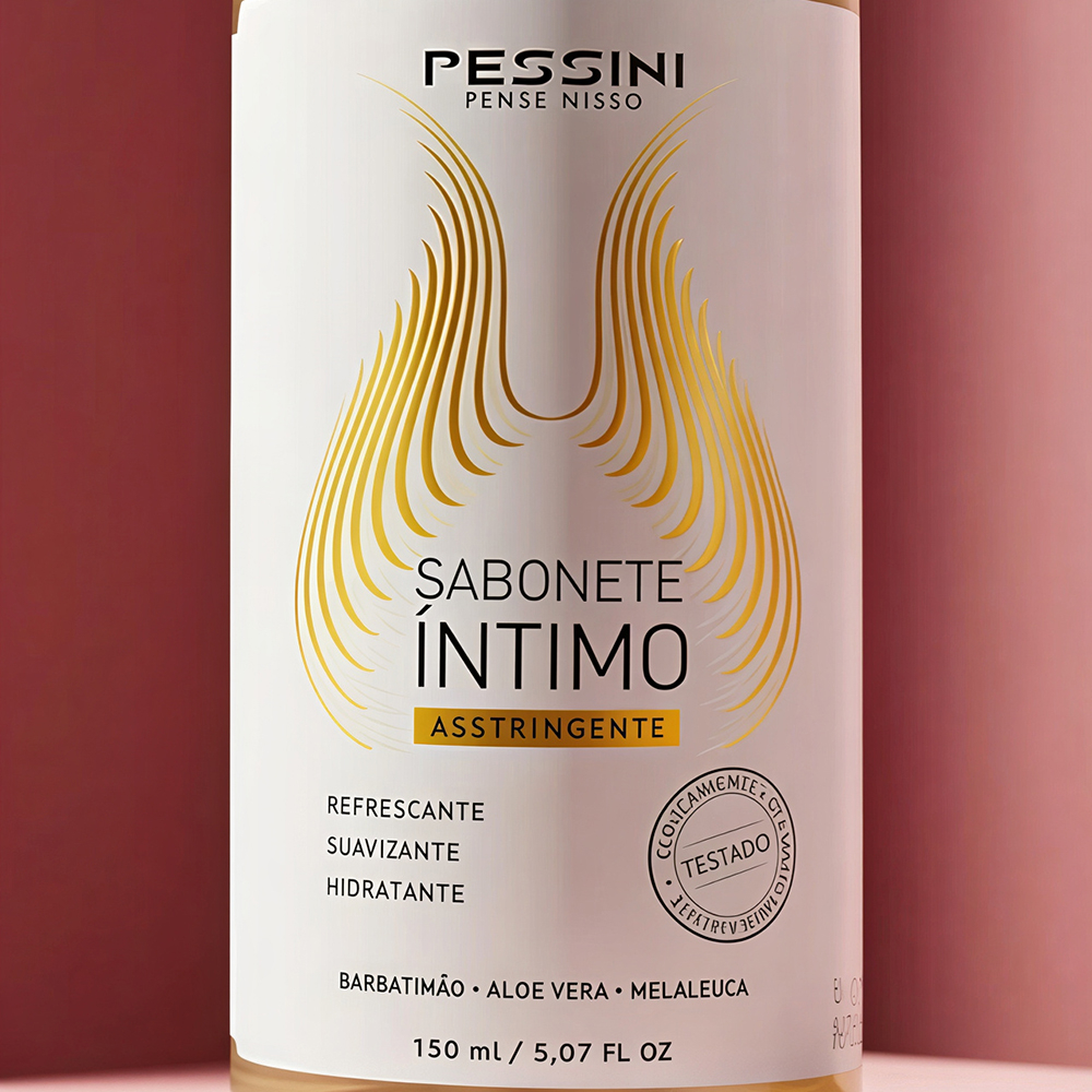Sabonete �ntimo Feminino Adstringente: close do r�tulo, destacando os ingredientes Melaleuca, Barbatim�o e Aloe Vera e o volume de 150ml