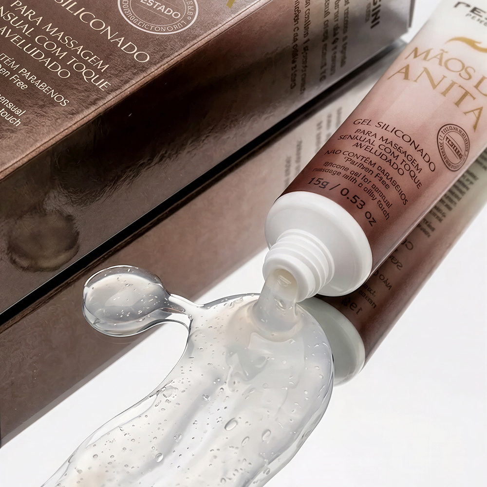 Gel transparente de silicone M�os de Anita sendo espremido da bisnaga, mostrando sua textura