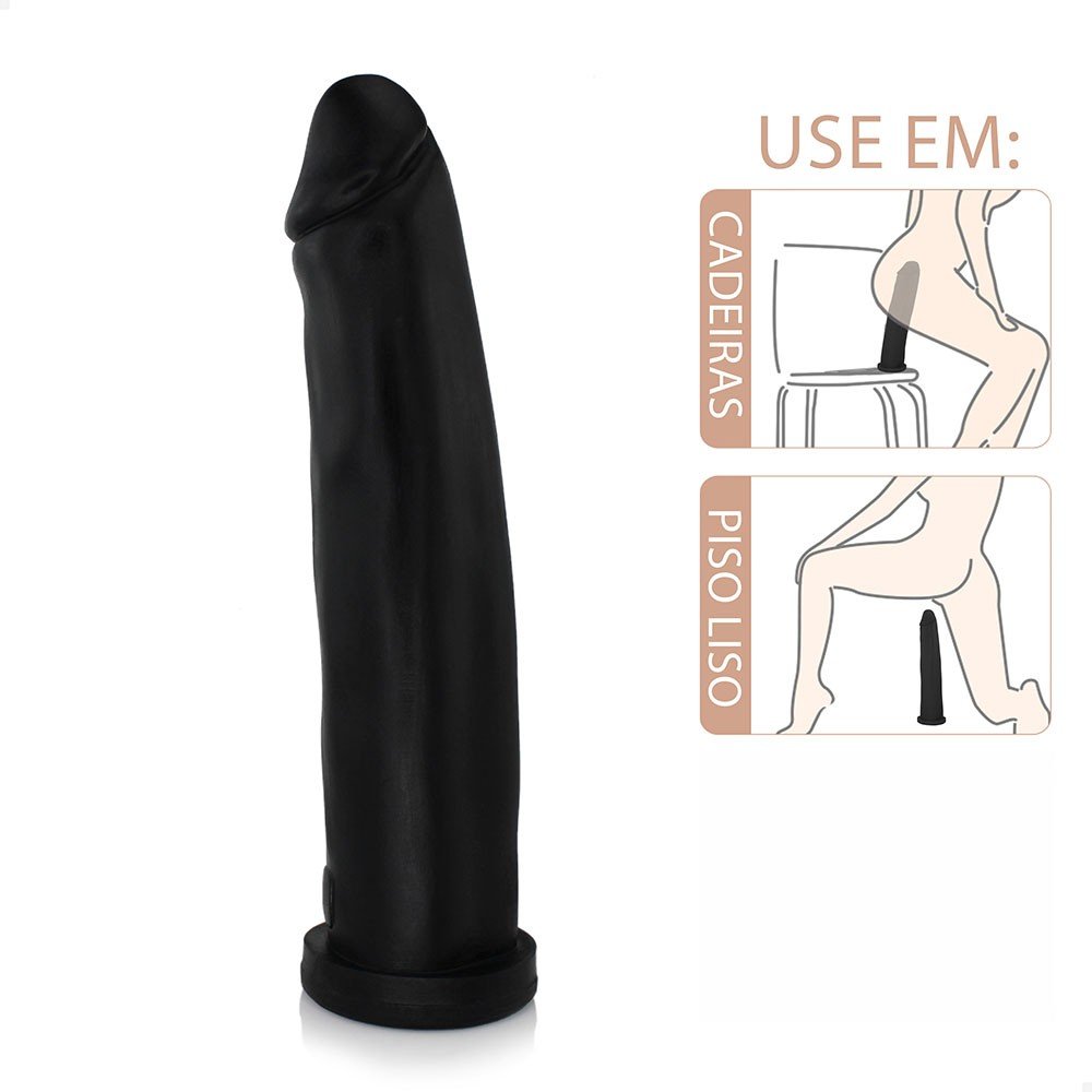 P�nis Gigante e Grosso Flex�vel Fabuloso em vista lateral, exibindo a flexibilidade do material. A parte inferior possui uma base para acoplar em cinta e � lisa. A cor preta � uniforme e n�o possui veias. | Foto 04