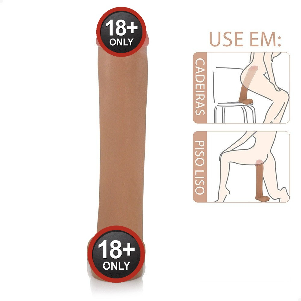 P�nis Gigante e Grosso Flex�vel com Escroto Cacete 33 x 6,8cm Bege em perspectiva, mostrando o escroto e a largura generosa