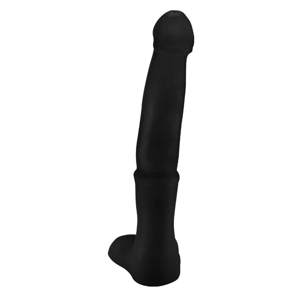 P�nis Gigante e Grosso Flex�vel com Escroto Minotauro 41 x 8,5cm Preto - Vista lateral em outro �ngulo destacando o material flex�vel.